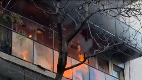 Según informaron, evacúan a los vecinos debido a que las llamas se siguen expandiendo.