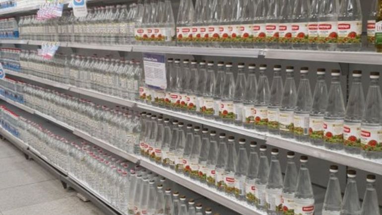Clientes estallaron contra COTO por tapar la falta de aceite con vinagre