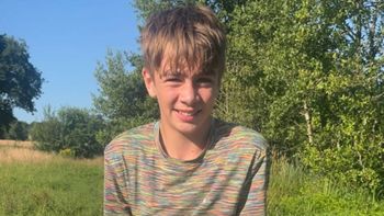 Un nene de 12 años murió tras caerse de un juego en un parque de Inglaterra Un nene de 12 años murió tras caerse de un juego en un parque de Inglaterra