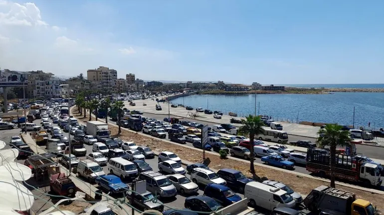 Autopistas repletas de autos a raíz del éxodo de los libaneses.