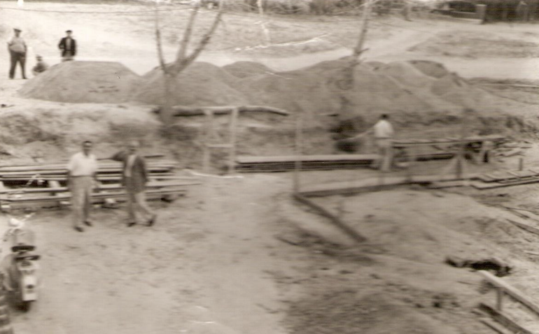 Cimientos de la escuela, Libro histórico.