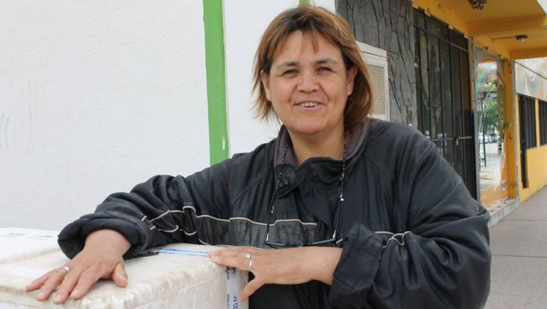 Marcela se dedica a la cocina desde hace años. Recorre la ciudad vendiendo torta fritas