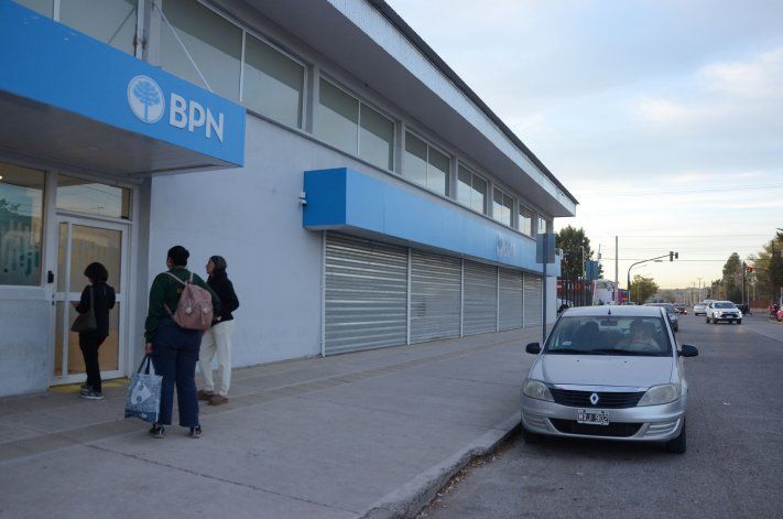 Retiró la jubilación del BPN, entraron a su casa y la dejaron sin un peso: cómo fue el engaño