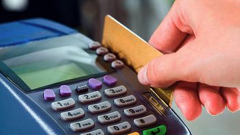 robo datos de la tarjeta de una clienta y anduvo de compras online robo datos de la tarjeta de una clienta y anduvo de compras online