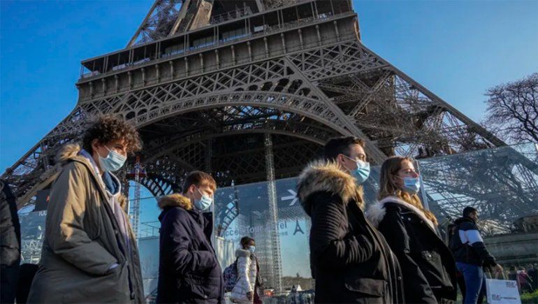 Europa: suben los casos de COVID pero reducen restricciones