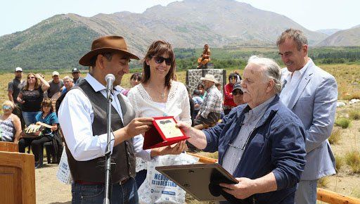 Isidro Belver, durante la entrega de una distinción por parte del gobierno provincial. Su obra fue declarada de interés cultural y turístico.