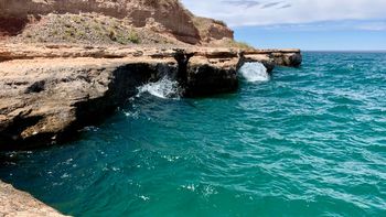 un hombre sufrio un accidente en los acantilados del lago mari menuco un hombre sufrio un accidente en los acantilados del lago mari menuco