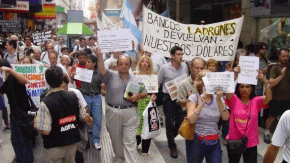 Glosario 2001: el día que Laje inventó la palabra corralito