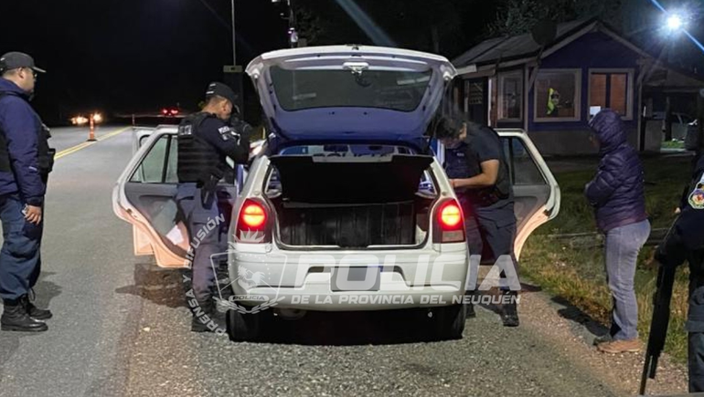 Impactante operativo policial: recuperaron un auto robado y demoraron a dos personas