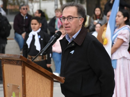 Luis Bertolini, intendente de Plottier. Luis Bertolini, intendente de Plottier.