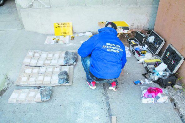 Los procedimientos fueron encabezados por Antinarcóticos de Neuquén. Los procedimientos fueron encabezados por Antinarcóticos de Neuquén.