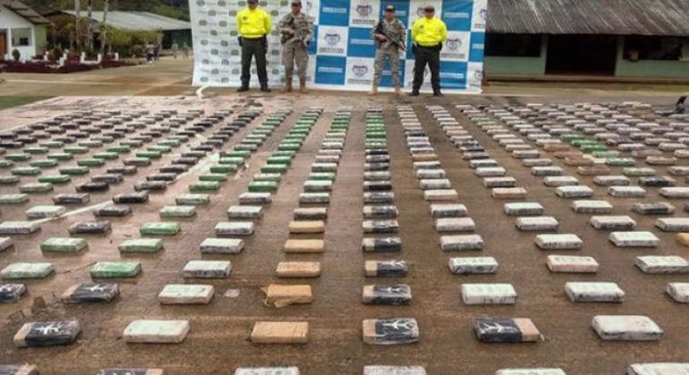 Panes de cocaína de un cargamento interceptado en la selva colombiana. Panes de cocaína de un cargamento interceptado en la selva colombiana.