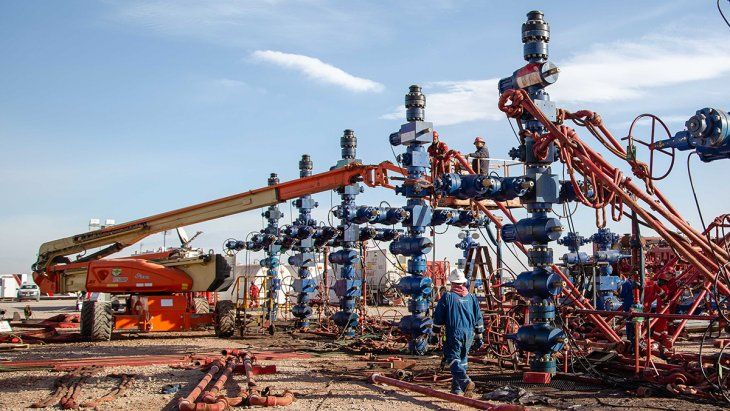 En Vaca Muerta se proyectan 28 mil etapas de fractura.