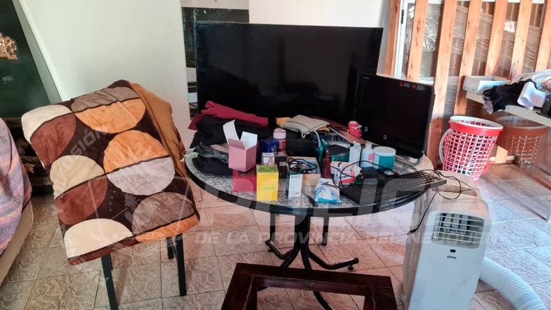 Atraparon a una ladrona que desvalijaba casas en Plaza Huincul | LM Neuquen Atraparon a una ladrona que desvalijaba casas en Plaza Huincul