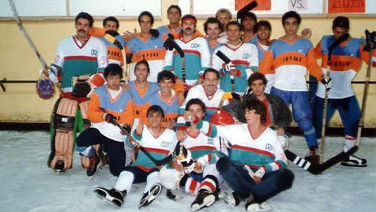 Sebastián López Dieguez, Gustavo Molina, Fernando de la Cal (fallecido) Sergio Linares, Leopoldo Rio Iñiguez, “Loco” Duzan (fallecido), Pablo Carranza (entrenador), Memo Filiponi (fallecido), Enrique Godoy, Gustavo Moscatello (fallecido), entre otros fueron algunos de los integrantes del equipo de hockey. Sebastián López Dieguez, Gustavo Molina, Fernando de la Cal (fallecido) Sergio Linares, Leopoldo Rio Iñiguez, “Loco” Duzan (fallecido), Pablo Carranza (entrenador), Memo Filiponi (fallecido), Enrique Godoy, Gustavo Moscatello (fallecido), entre otros fueron algunos de los integrantes del equipo de hockey.
