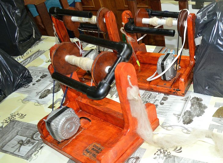 Nancy Vega diseñó dos máquinas eléctricas para hilar lana de oveja. Foto: gentileza Nancy Vega diseñó dos máquinas eléctricas para hilar lana de oveja. Foto: gentileza
