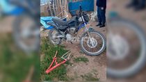 La Policía de Zapala recuperó la moto robada a una vecina en menos de 24 horas. La Policía de Zapala recuperó la moto robada a una vecina en menos de 24 horas.