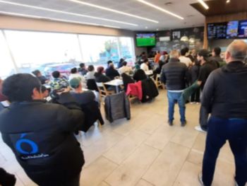 En Santa Cruz el triunfo de España se festejó en comercios con grupo electrógeno: 12 horas de apagón. En Santa Cruz el triunfo de España se festejó en comercios con grupo electrógeno: 12 horas de apagón.