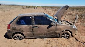 El Fiat Palio terminó al costado del camino. | LM Neuquen El Fiat Palio terminó al costado del camino.