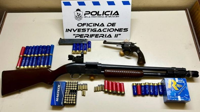 El allanamiento se realizó tras una denuncia por amenaza con armas de fuego, en Vista Alegre. | LM Neuquen El allanamiento se realizó tras una denuncia por amenaza con armas de fuego, en Vista Alegre.