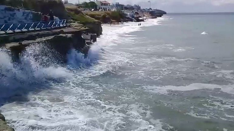 Extreman precauciones por la marea extraordinaria en Las Grutas