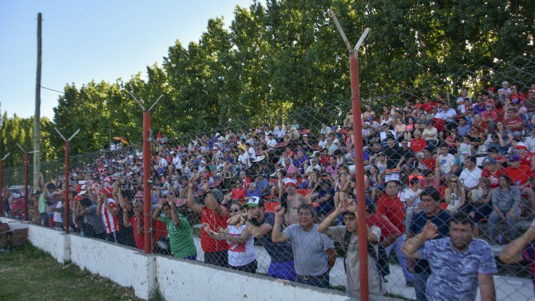 El club dio marcha atrás con la idea de jugar sin público.