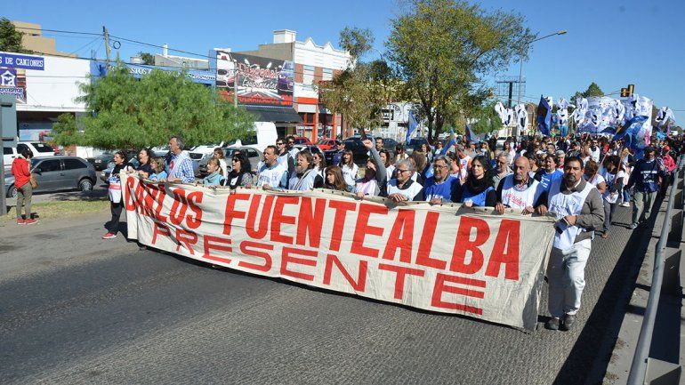 Una multitud marchó por el centro neuquino a 12 años del asesinato de Carlos Fuentealba