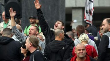 La Policía alemana arrestó a un joven por su saludo nazi