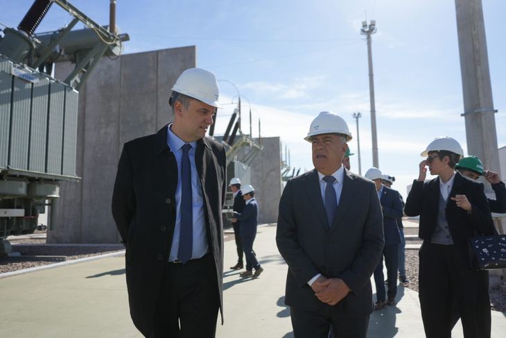 Adorni junto a Cornejo. Adorni junto a Cornejo.