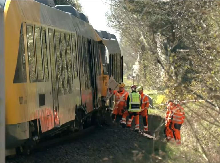 Tras el choque entre los trenes en Dinamarca se dispuso un operativo para asistir a los heridos. Tras el choque entre los trenes en Dinamarca se dispuso un operativo para asistir a los heridos.
