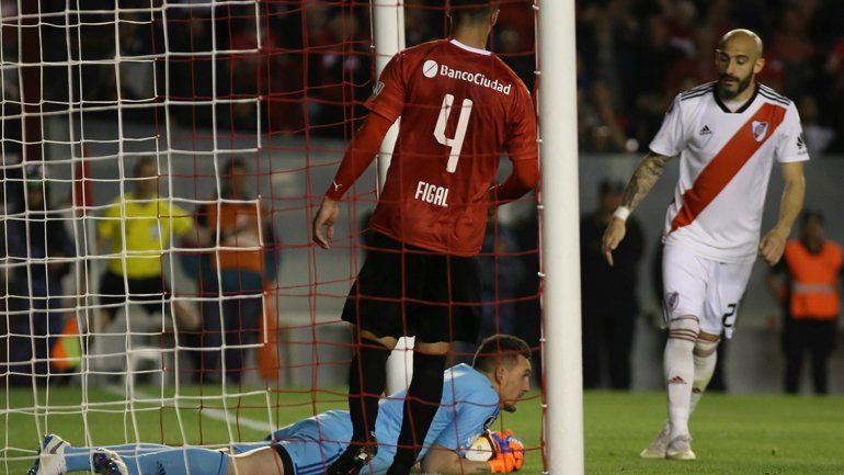 Una de las tantas salvadas de Armani. Su colega de Independiente también anduvo a los revolcones.