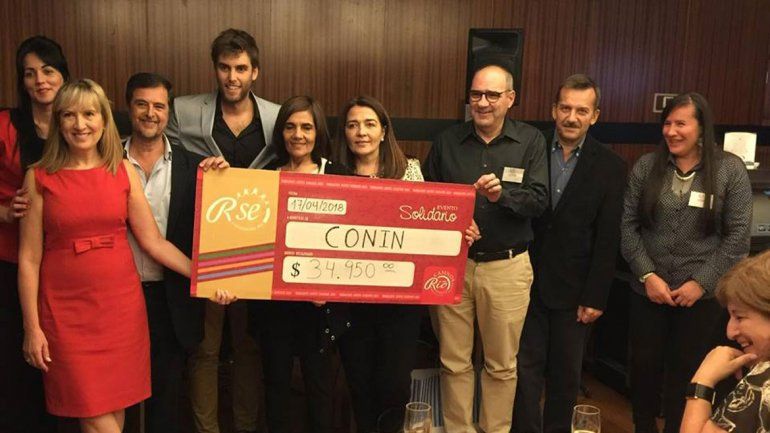 En otra noche solidaria