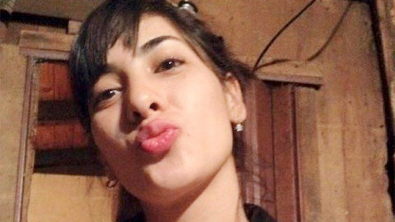 La joven que aparece en una de&nbsp;las fotos del celular robado.