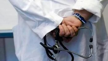 La fiscal de Chubut pidió para el médico abusador, ex director del hospital local, dos años y medio de prisión en suspenso e inhabilitación perpetua para ejercer la profesión. La fiscal de Chubut pidió para el médico abusador, ex director del hospital local, dos años y medio de prisión en suspenso e inhabilitación perpetua para ejercer la profesión.