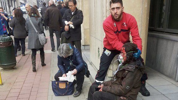 Los escenarios de los ataques de terroristas del Estado Islámico fueron una estación de Metro y el Aeropuerto de Bruselas. Hubo una rápida condena internacional a los atentados.