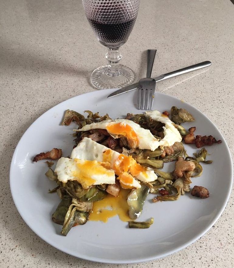 Alcauciles con panceta y huevo Alcauciles con panceta y huevo