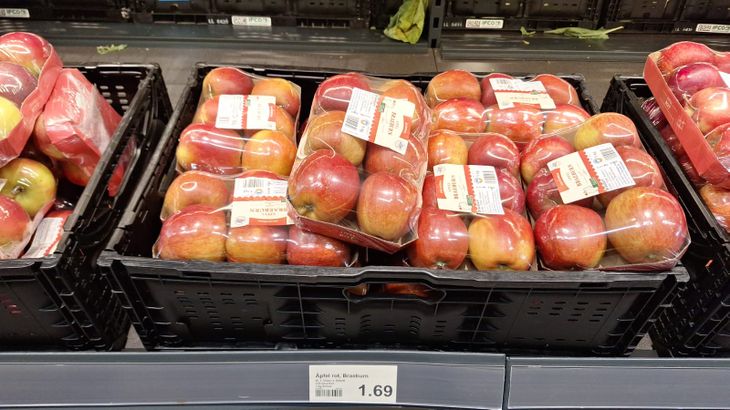 Manzana en la góndola de un importante supermercado de Hamburgo (Alemania). Foto tomada el miércoles 6 de mayo de 2026. Manzana en la góndola de un importante supermercado de Hamburgo (Alemania). Foto tomada el miércoles 6 de mayo de 2026.