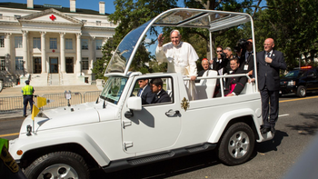 Se definió cuál será el destino del  papamovil de Francisco