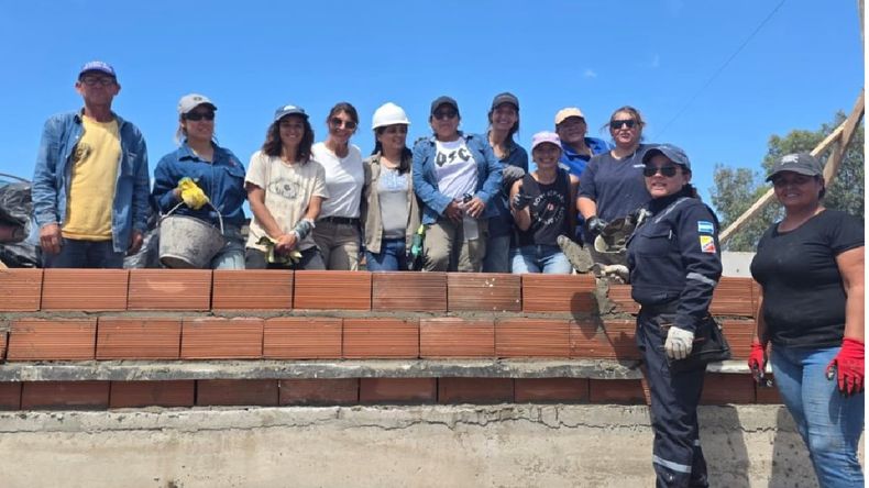 Las mujeres que construyen sus propias viviendas | LM Neuquen Las mujeres que construyen sus propias viviendas