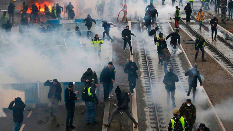 Chalecos Amarillos volvieron a las calles y pidieron la renuncia de Macron