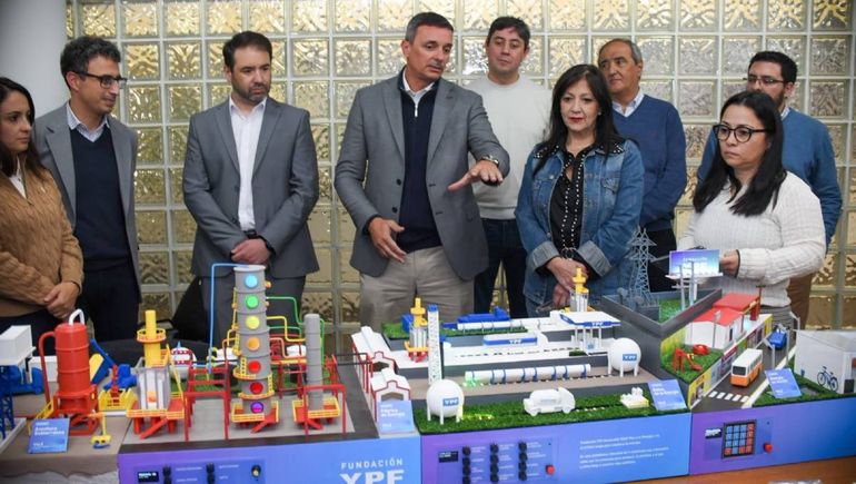 Maquetas entregadas por Fundación YPF.