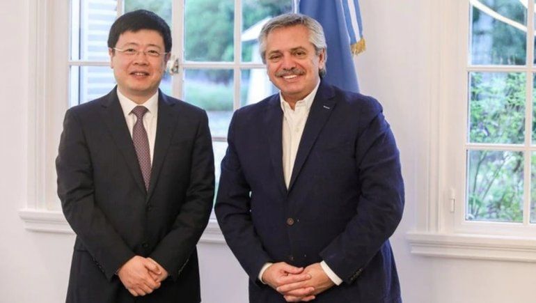 El presidente Alberto Fernandez y el embajador de China