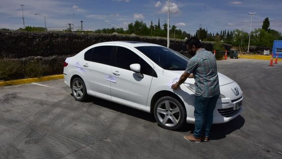 Agarraron in fraganti a un remisero trucho: ofrecía sus servicios por Face