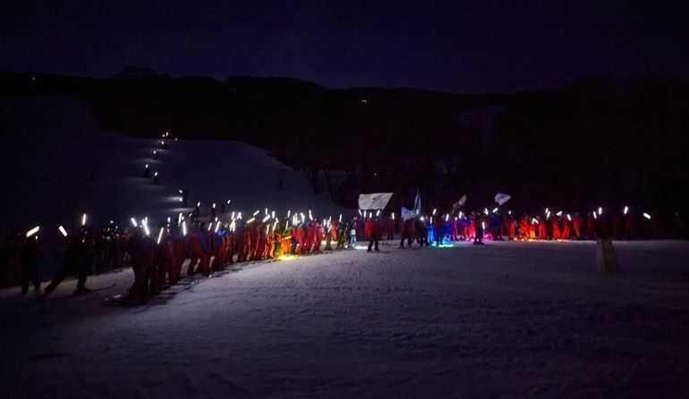 La tradicional Bajada de Antorchas en el Cerro Castor, en Tierra del Fuego. La tradicional Bajada de Antorchas en el Cerro Castor, en Tierra del Fuego. 
