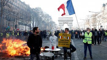 otra jornada de protestas y represion en francia otra jornada de protestas y represion en francia