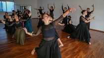 Sureras, la tribu de mujeres de danza contemporánea.