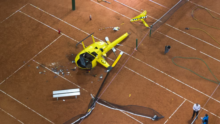Un helicóptero se desplomó sobre una cancha de tenis de Palermo.