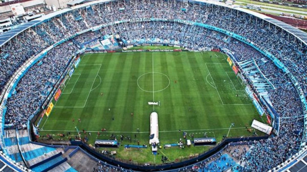 Racing quiere llevarse un central que Independiente no pudo comprar