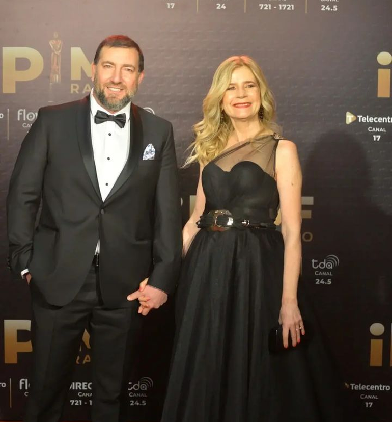 La periodista cordobesa y su ex novio salteño, en la fiesta de los premios Martín Fierro.