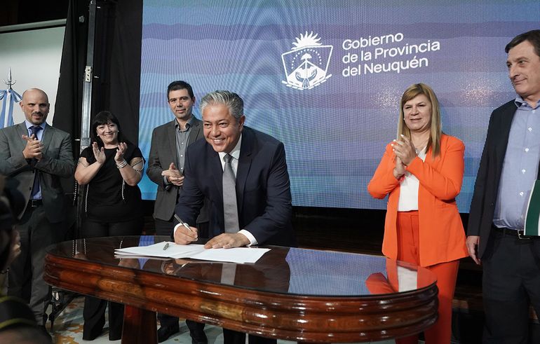 Rolando Figueroa confirmó que transfirieron recursos a municipios para el pago de aguinaldos